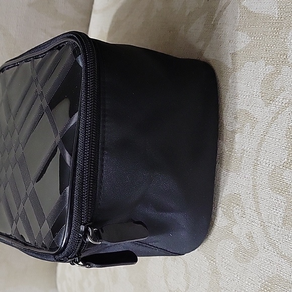 BURBERRY FRAGRANCES  TRAVEL CASE BAG  BLACK   NWOT - Picture 4 of 10
